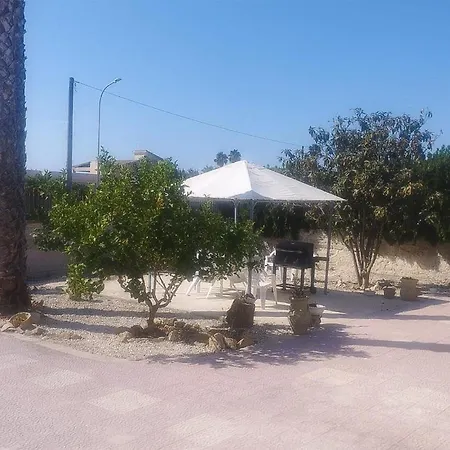 4 Bedroom Pet Friendly In Siracusa *